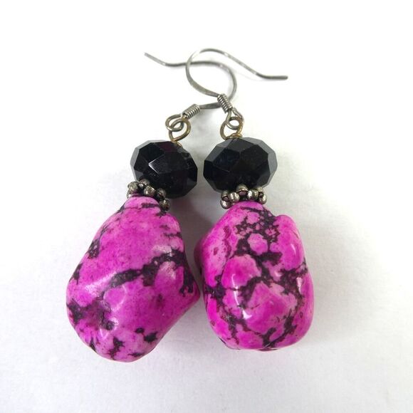 Fuchsia Dyed Howlite Beaded Dangle Pierced Fishhook Earrings Pink Black Silver - Picture 1 of 5
